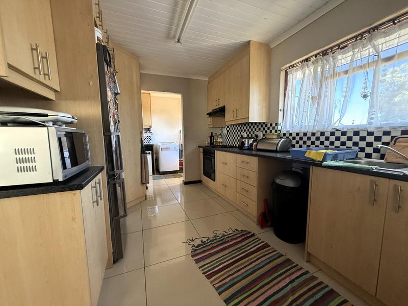4 Bedroom Property for Sale in Bergzicht Western Cape